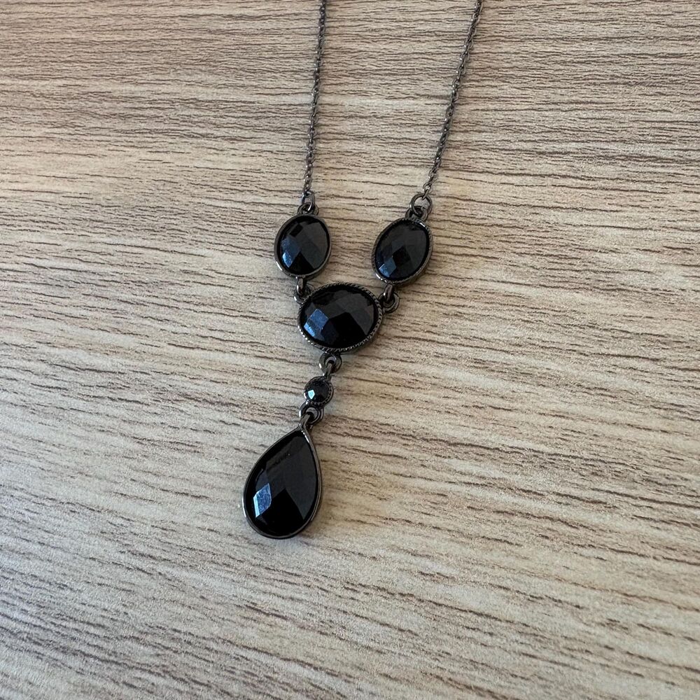 Black Faceted Teardrop Statement Necklace – Gunmetal Tone Gothic Y Necklace